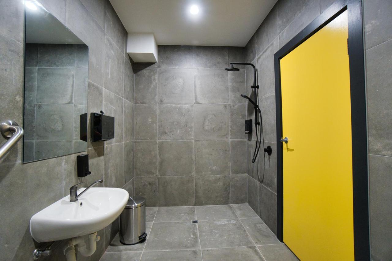 Dreamy Stays Accommodation - Private Rooms With Shared Bathrooms أدليد المظهر الخارجي الصورة